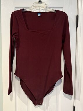Long Sleeve Square Neck Bodysuit in Burgundy